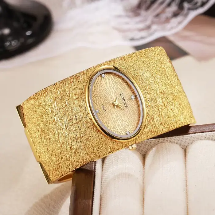Montre-bracelet de luxe pour femme motif écorce quartz ovale largeur bande 35mm cadran 38mm alliage élégante pour femmes occasions spéciales