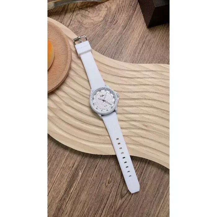 Montre à Quartz pour Femmes avec Bracelet en Silicone Élégante et Polyvalente Occasions Spéciales Étudiante Accessoires Mode Décontracté Résistance à l'Eau