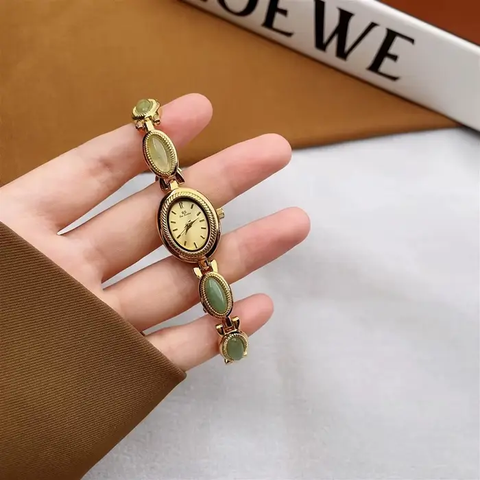 Montre en or pour femmes