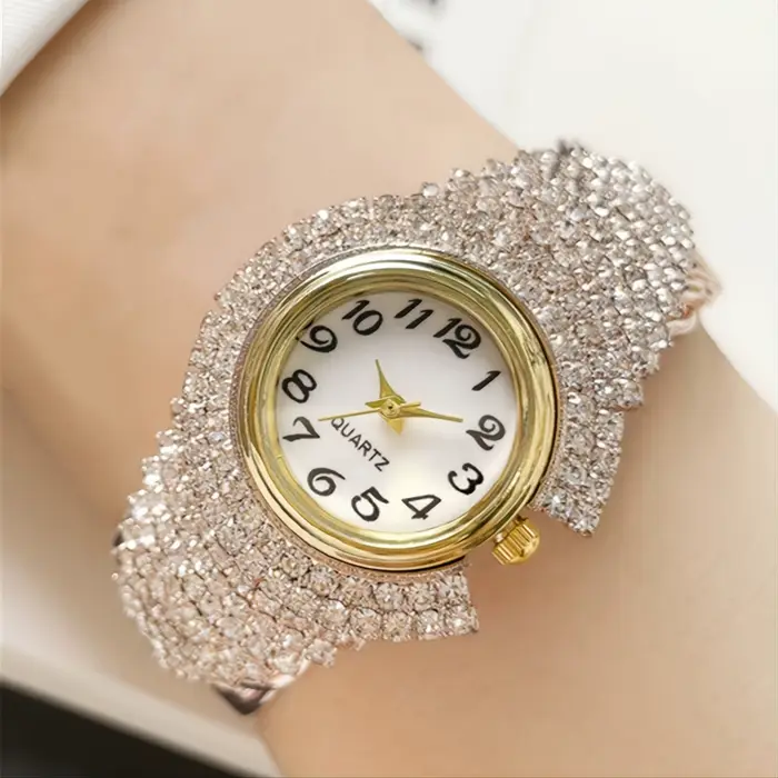Montre élégante pour femme ornée de strass avec bracelet tendance et mouvement quartz pour occasions spéciales