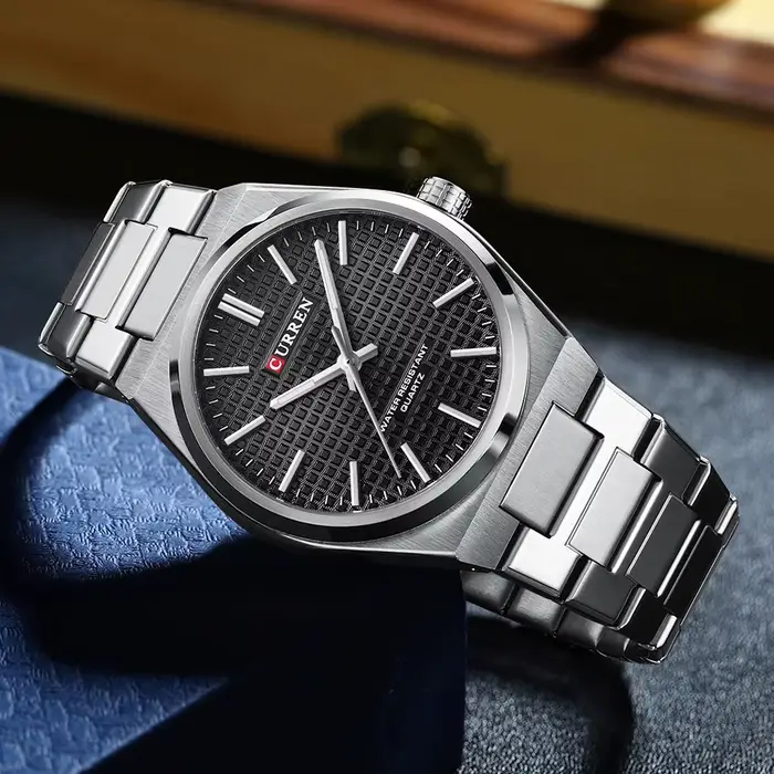 Montre Curren 8439 en acier inoxydable pour hommes, résistante à l'eau, avec mouvement à quartz, pour les occasions formelles et décontractées