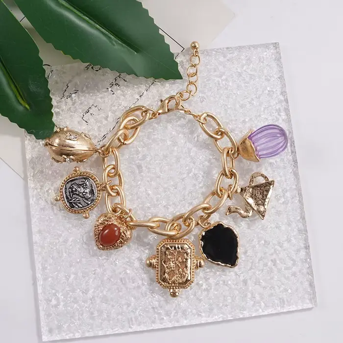 Bracelet à breloques dorées, motifs vintage, bijoux fantaisistes pour brunch, rendez-vous, fête, ten