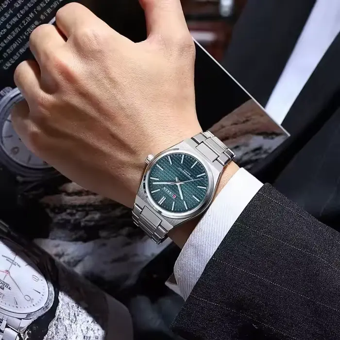 Montre Curren 8439 en acier inoxydable pour hommes, résistante à l'eau, avec mouvement à quartz, pour les occasions formelles et décontractées