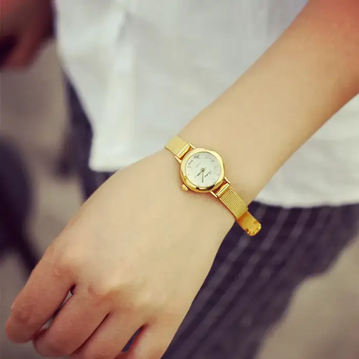 Montre-bracelet à Quartz en Acier Inoxydable Bracelet Maille Argentée Style Fashion Casual Occasions Spéciales Pour Femme