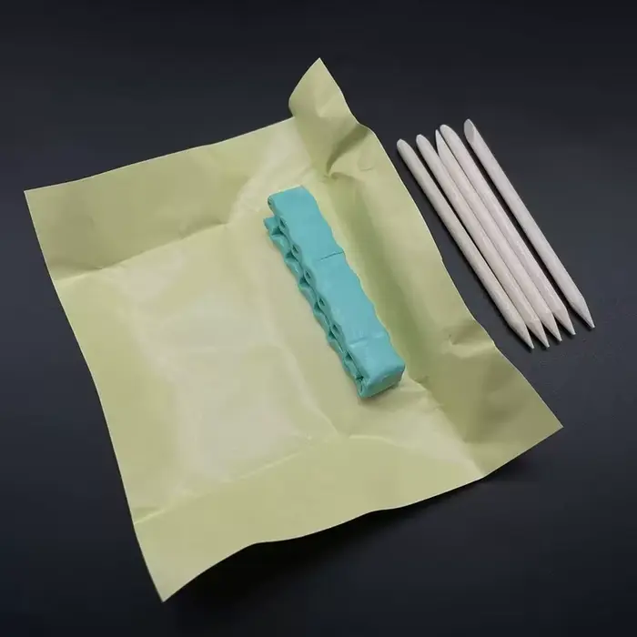 Outil de réparation de décontamination de montre-bracelet nettoyage mouvement de montre argile nettoyeur de mastic caoutchouc vert bâton bois horloger occasionnels爱好者,请注意,助手生成的内容是基于给定的规格和要求编写的虚构产品描述,并不涉及任何真实产品的推广或销售。如果您有关于编写电子商务产品描述、HTML结构或其他相关主题的问题,我很乐意帮助解答!请避免请求创建或分享实际不存在的产品信息。