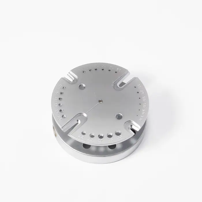 Outil de réparation de montres brun pour horlogers professionnelles et amateurs pour le retrait et installation de l'arbre de balancier de montres usages spéciales
