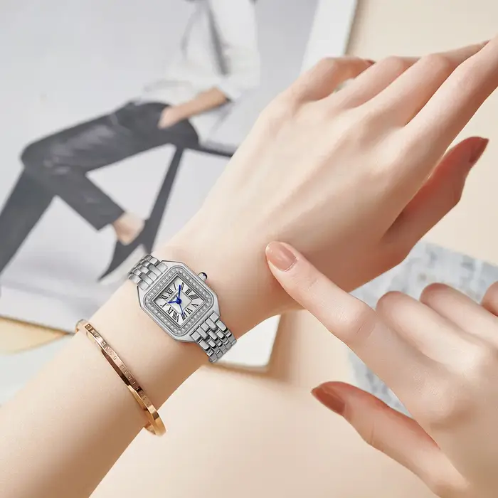 Nouvelles femmes montre lumière marque de luxe affaires or acier inoxydable dames mode montres à Qua