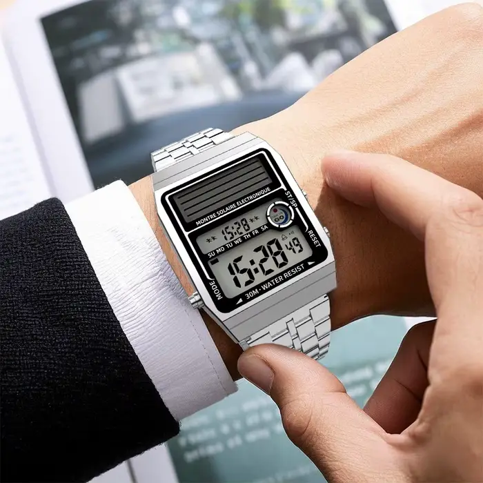 Montre électronique multifonction solaire rétro à la mode