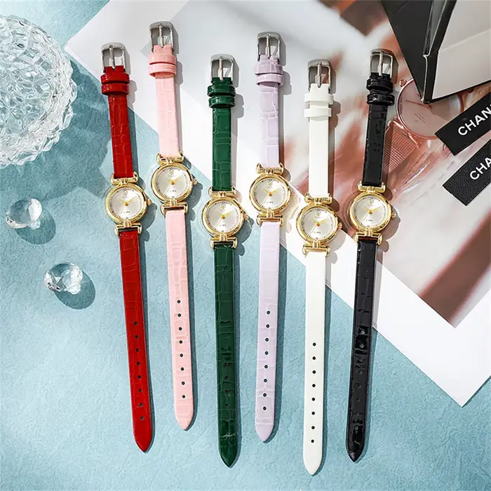 Mode 2024 nouvelles dames petits diamants simples montre à Quartz en cuir noir femmes robe horloge cadeau montre-bracelet