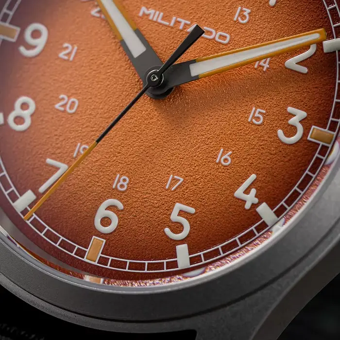 Montre Militado ML24 Nouveau Mouvement Quartz à Balayage VH31 Saphir Lumineuse Occasions Spéciales Robuste Vintage