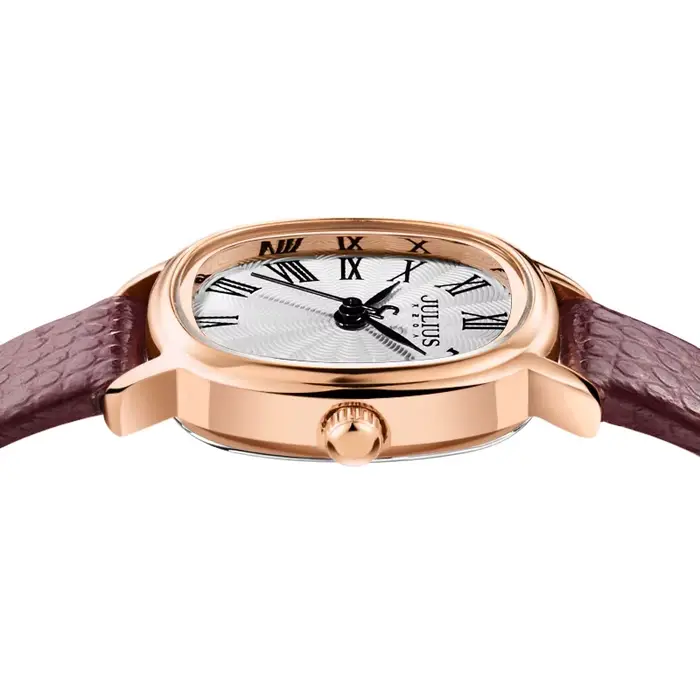Petite montre ovale élégante pour femme
