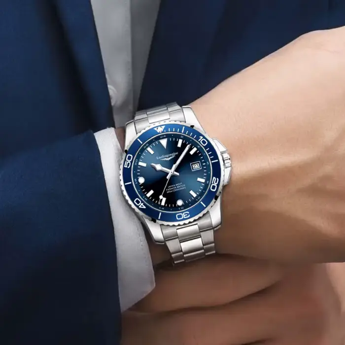 Montre LUOLINGONGJUE en acier inoxydable style business décontracté avec calendrier complet et résistance à l'eau pour homme occasions spéciales
