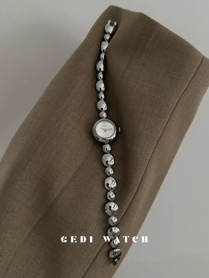 Montre Doudou à petit cadran