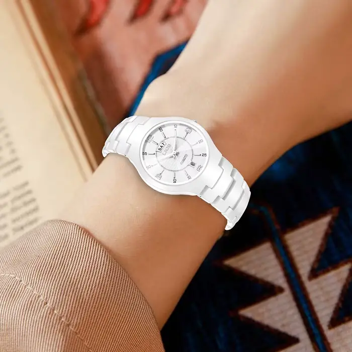 Montre élégante en céramique pour femmes avec affichage de la semaine et résistance à l'eau pour toutes les occasions