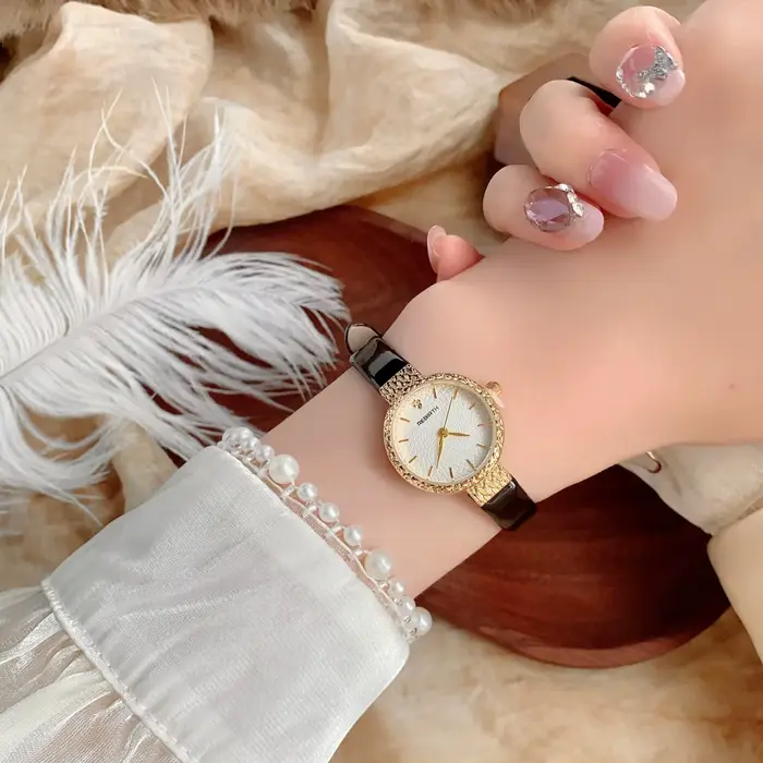 Montre KCALOE Femmes Bracelet Cuir Fin Cadran Rond Simple Quartz Occasions Spéciales