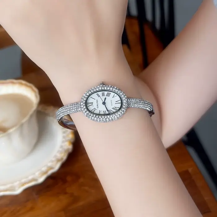 Montre de luxe ovale en cristal pour femmes