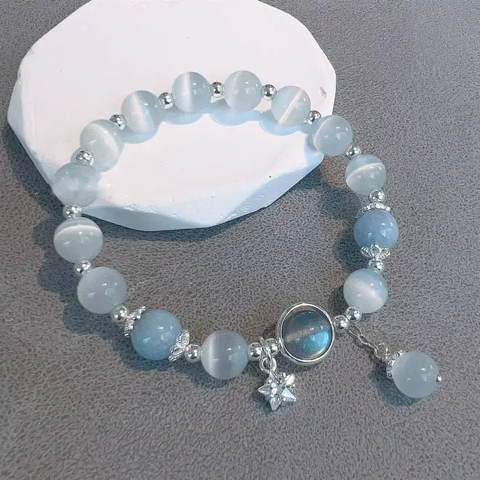Bracelet à fleurs blanches en perles de cristal pour femmes