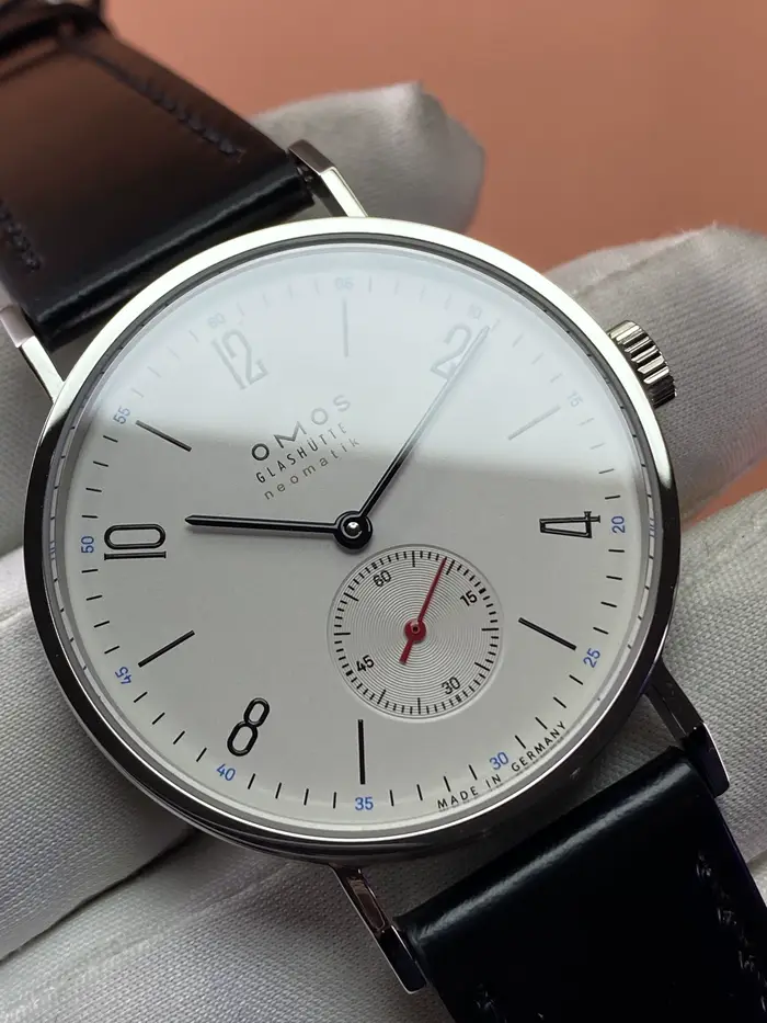 Montre mécanique automatique ultra-fine de style Bauhaus minimaliste avec petit cadran des secondes indépendant