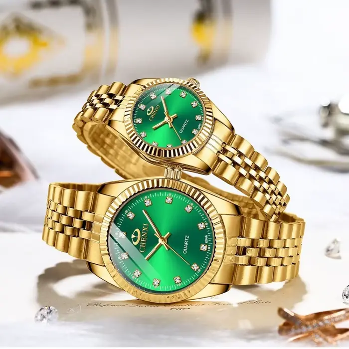 Montre de Couple Quartz en Acier Inoxydable Doré pour Femme Occasions Spéciales Mode Casual Résistante à L'Eau 3 Bars