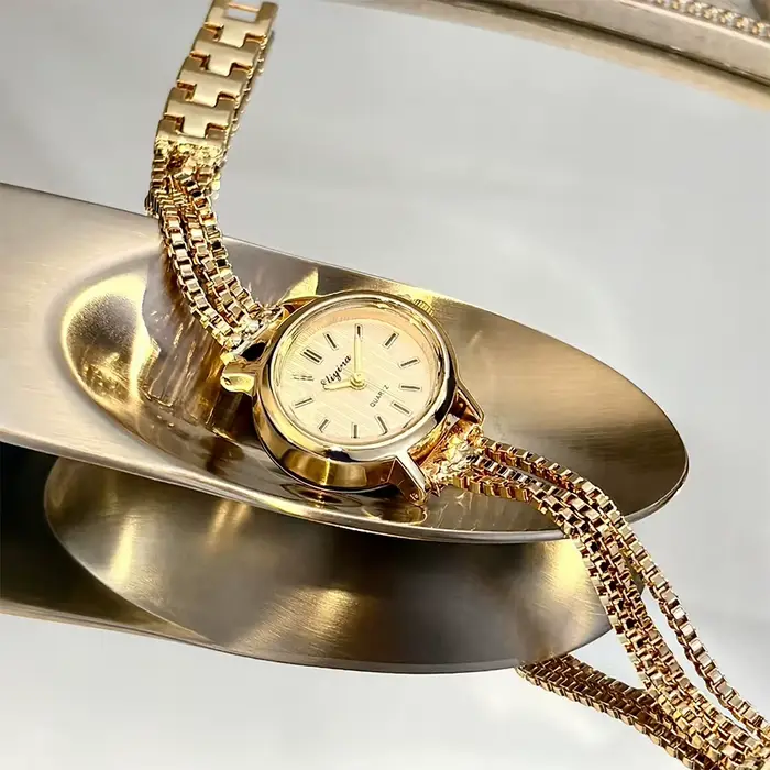 Bracelet de montre élégant à franges pour femme