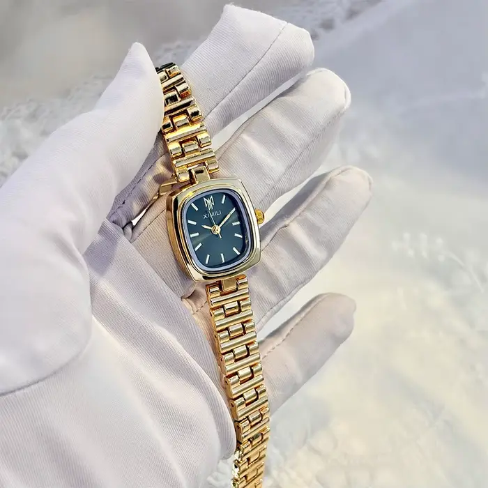 Nouvelle montre dorée vintage de style coréen pour femmes, élégante montre-bracelet rectangulaire ro