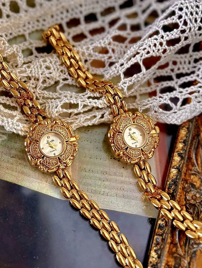 1 pièce de nouvelle montre à quartz pour femme à petit cadran en or camélia rétro français