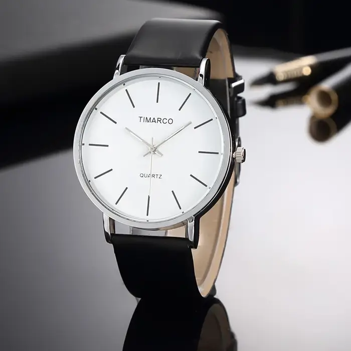 Montre à quartz en cuir blanc pour femme