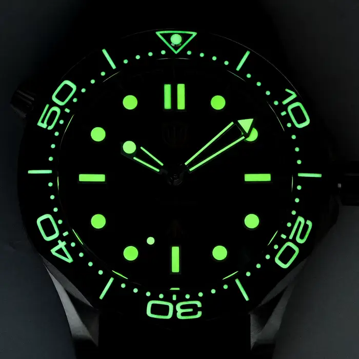 Watchdives WD007Q Montre de plongée VH31 Mouvement à quartz à secondes fluides Verre saphir bombé lumineux Montres en titane 42 mm