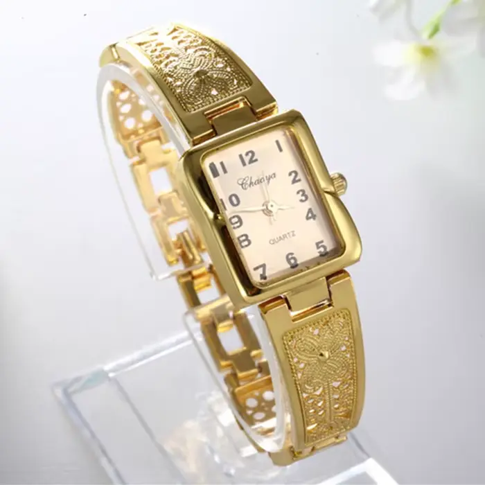 Montre de luxe en argent pour femmes avec bracelet en alliage rectangle élégante et sophistiquée pour occasions spéciales et tous les jours