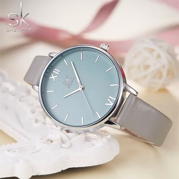Montres à quartz dorées pour femmes