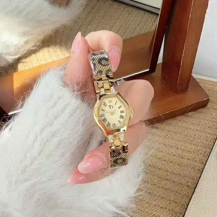 Nouvelle montre élégante et luxueuse pour femmes