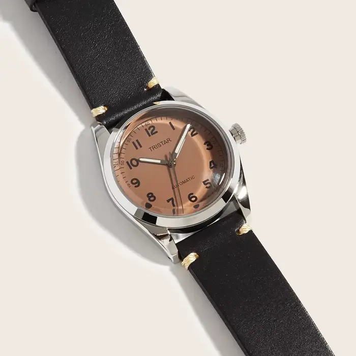 Montre mécanique vintage à remontage manuel antique avec affichage de chiffres arabes et résistance à l'eau pour homme occasions formelles et informelles