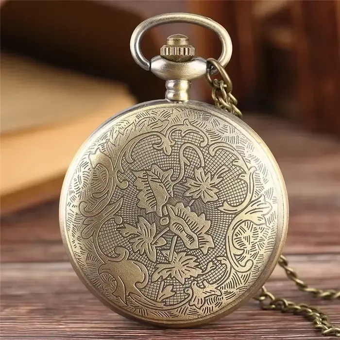 Montre de poche antique avec design floral en cristal