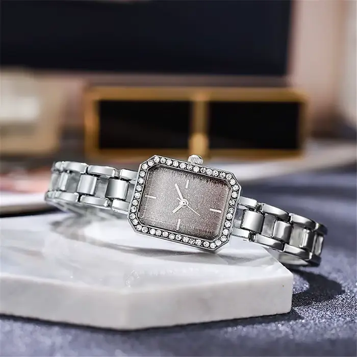 Luxe Montres de marque pour dames Mode Robes Carré Montre à quartz pour femmes en acier inoxydable