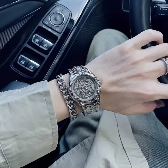 Montre-bracelet CILOA de luxe en or avec chaîne serpent