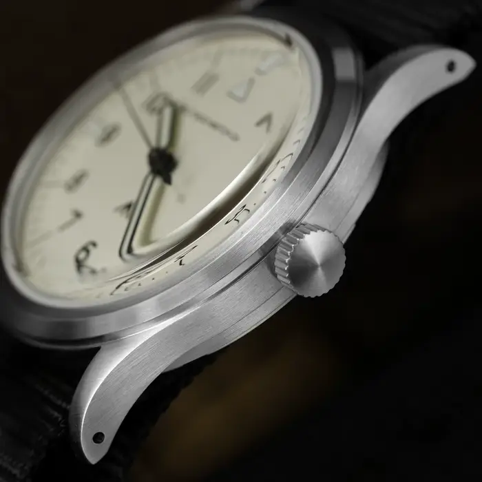 Montre-bracelet vintage Militado ML14 à quartz