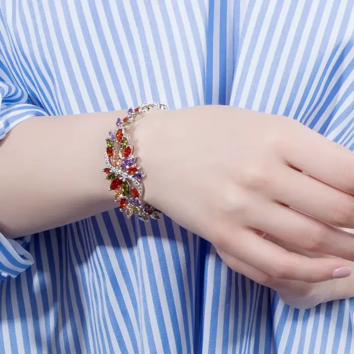 Bracelet de luxe en zircone bleue brillante pour femmes