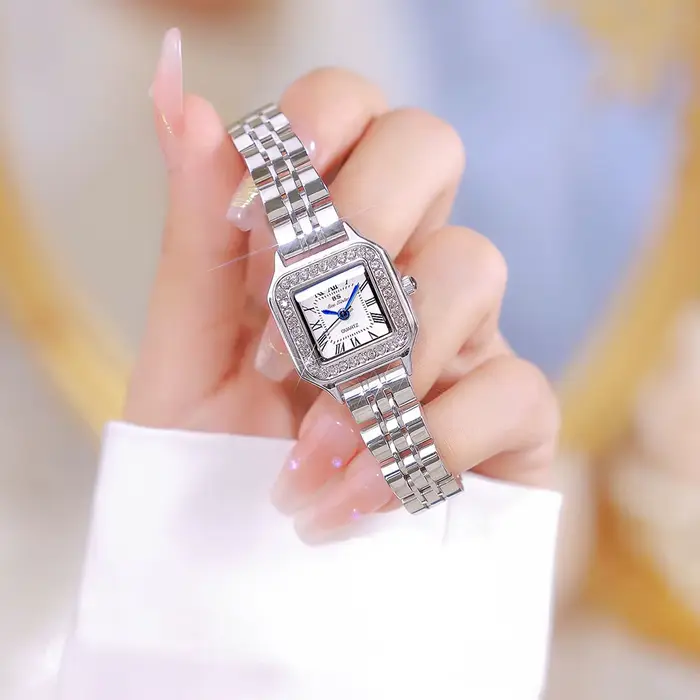 Montre-bracelet carrée en acier inoxydable pour femme résistante à l'eau avec bracelet ajustable pour occasions spéciales et mode