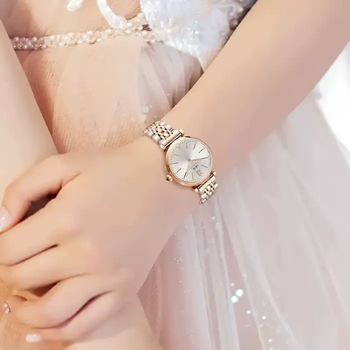 Robe Montre à Quartz de Luxe pour Femmes, Montre-Bracelet Étanche en Acier Inoxydable, Occasions Spéciales, Mode & Casual, Bracelet de Petite Taille, Horloge de Poignet pour Toutes les Occasions