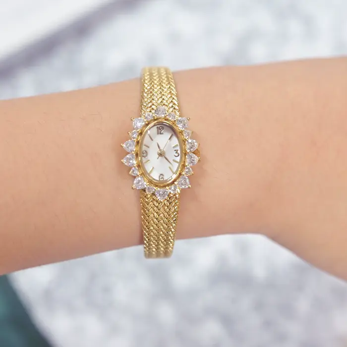 Montre à quartz en laiton plaqué or 24 carats pour femme