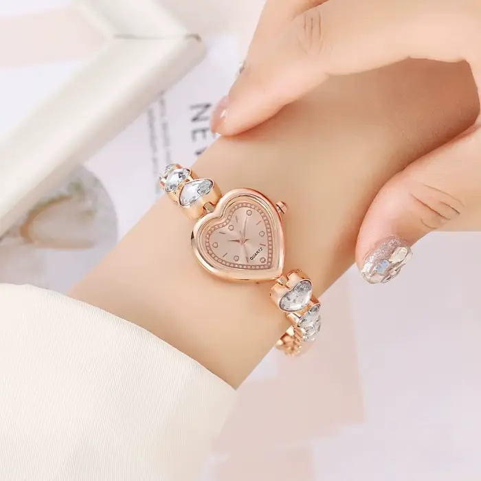 Nouvelle mode en forme de coeur ruban-Bracelet strass clouté fleur montre pour les femmes avec régla