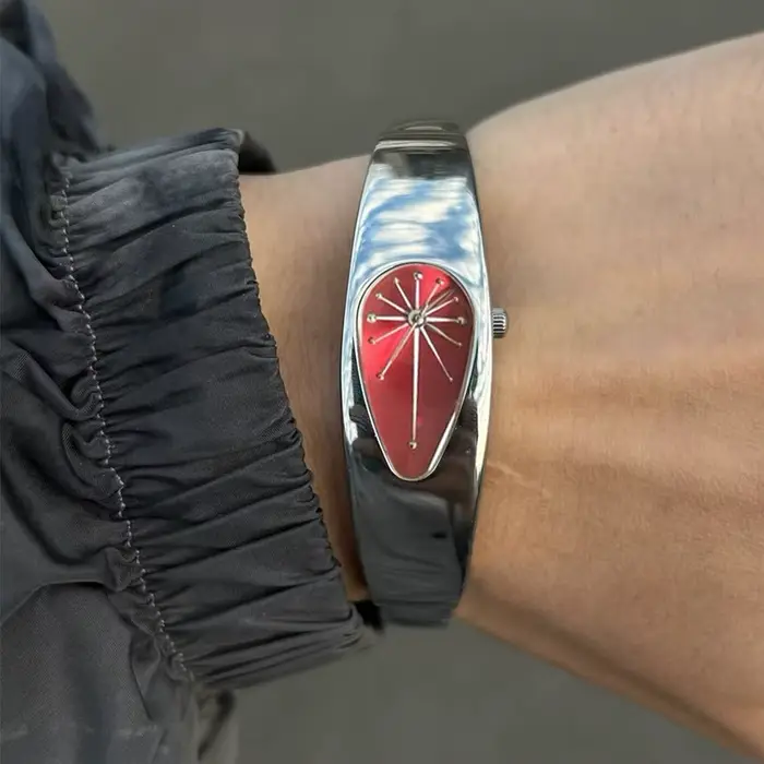 Montre bracelet Y2K style Millenium en forme de goutte d'eau