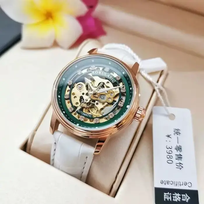 Nouvelle montre mécanique automatique pour femme, style ajouré et incrusté de diamants, tendance et 