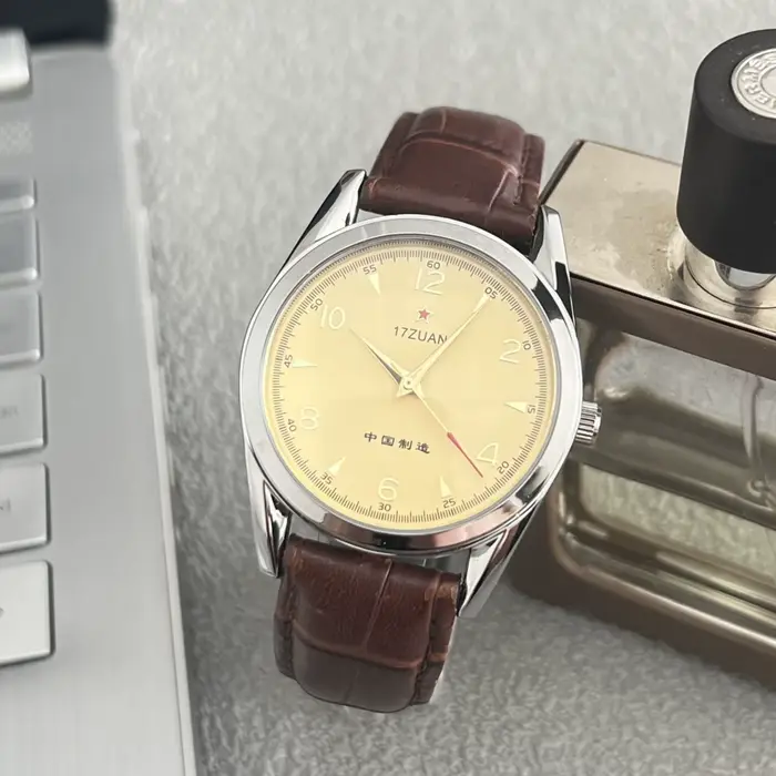 Montre à mouvement Antique des années 1990