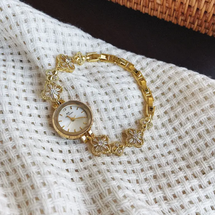 Nouvelle montre-bracelet ajourée élégante pour femme