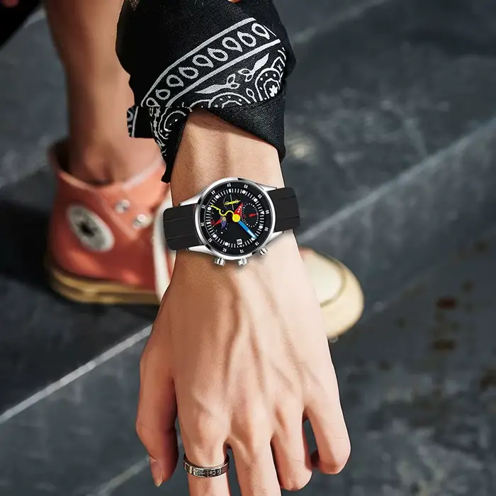 Montre à quartz multifonctionnelle pour homme avec phases lunaires et aiguilles colorées