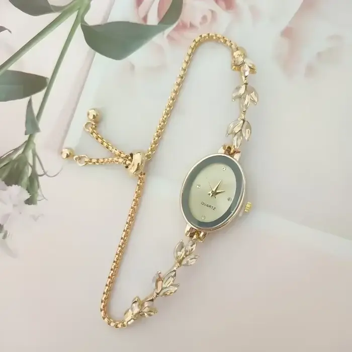 Nouvelle montre élégante pour femmes strass incrusté pour trèfle dame montres ovale mode Quartz mont