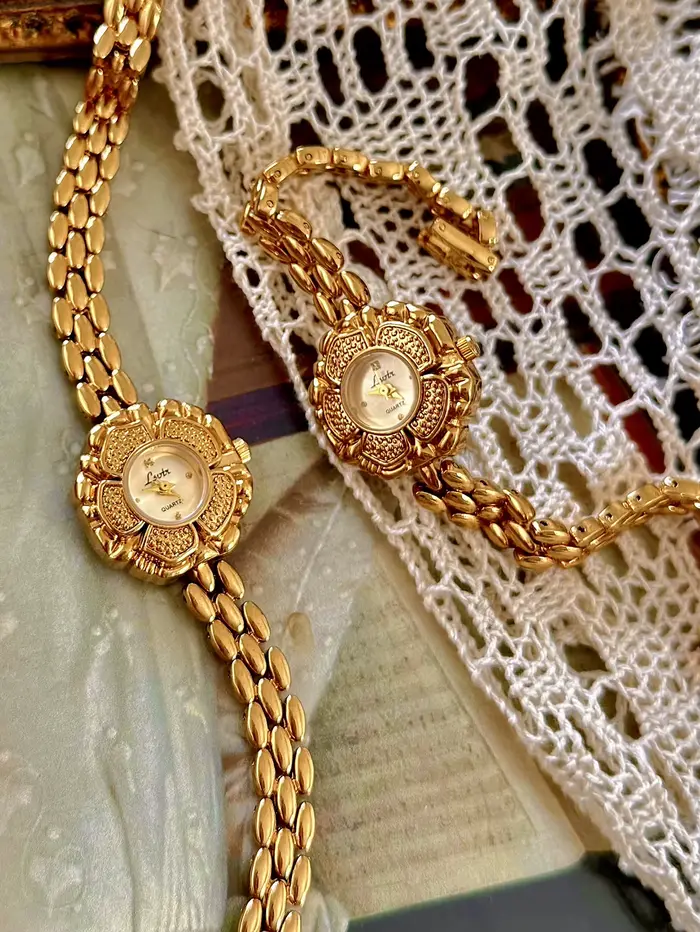 1 pièce de nouvelle montre à quartz pour femme à petit cadran en or camélia rétro français