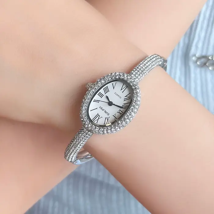 Montre de luxe ovale en cristal pour femmes