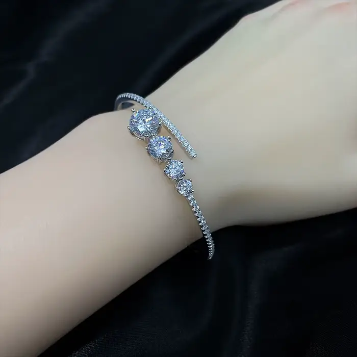 Bracelet réglable géométrique en or blanc plaqué argent S925 avec Moissanite de 3,8 CT pour femmes occasions spéciales naturellement élégantes